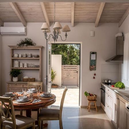 Filothei Beach House With Pool カラマキ エクステリア 写真