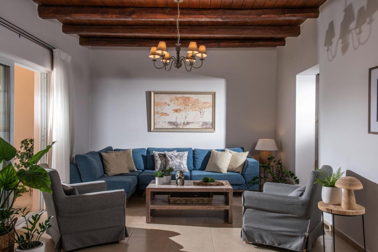 Filothei Beach House With Pool カラマキ エクステリア 写真